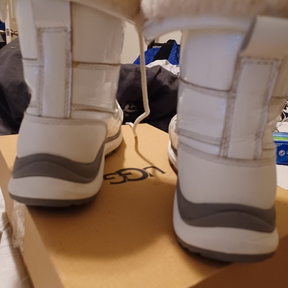 UGGS ADIRONDACK - Picture 12 of 16